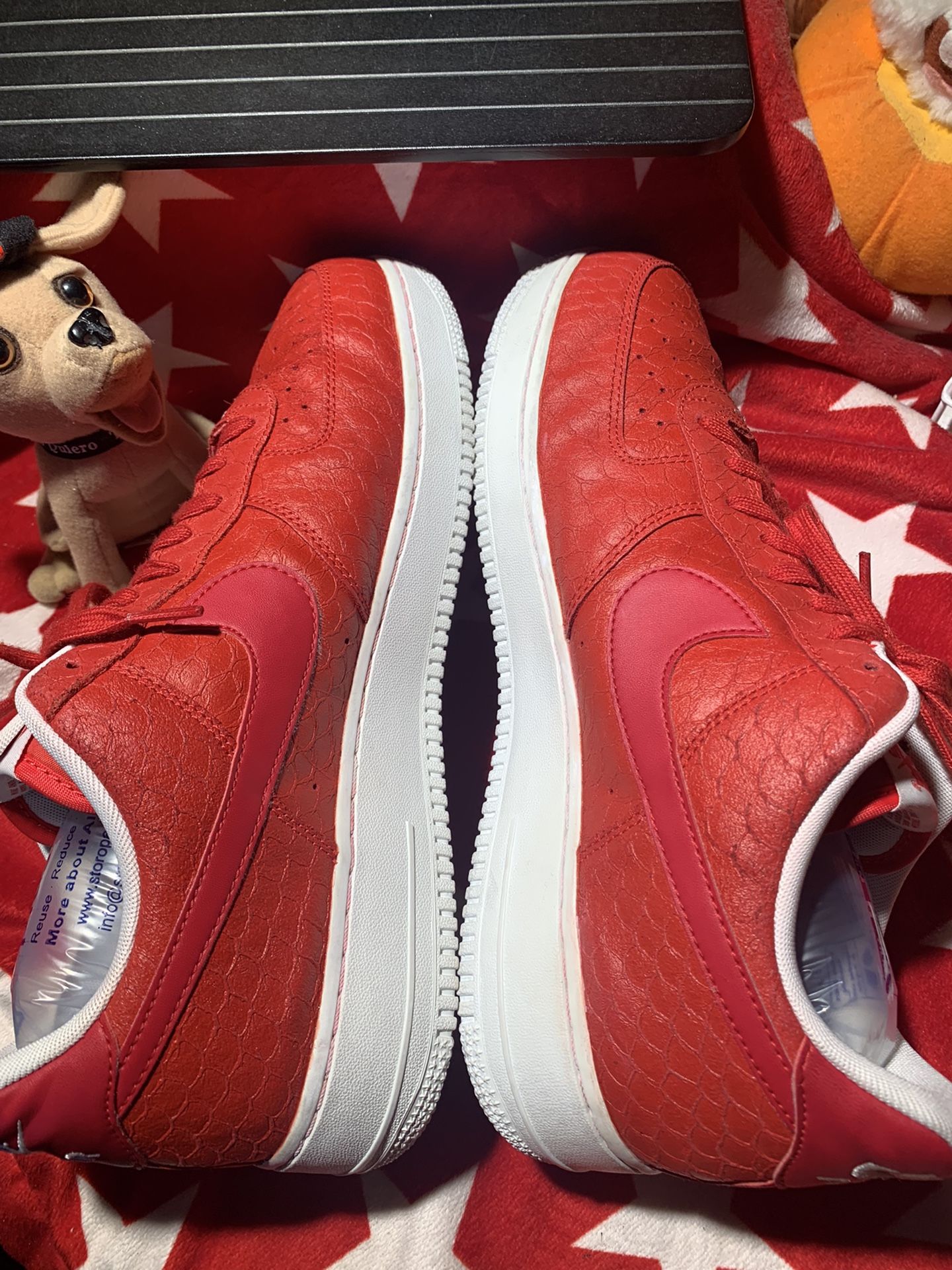 Nike air force 1 snakeskin red hotsell
