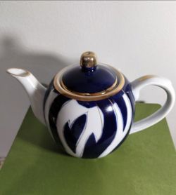WILLIAM SONOMA PORCELAIN - CERAMIC TEAPOT 7"×6"