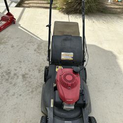 Honda HRX 217 Lawnmower for Sale in Beaumont CA OfferUp