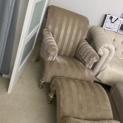 Chair With Foot Rest 