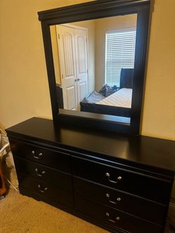 Queen Size Sleigh Bedroom Set – Good Condition