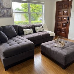 Sectional Sofá with Ottoman 