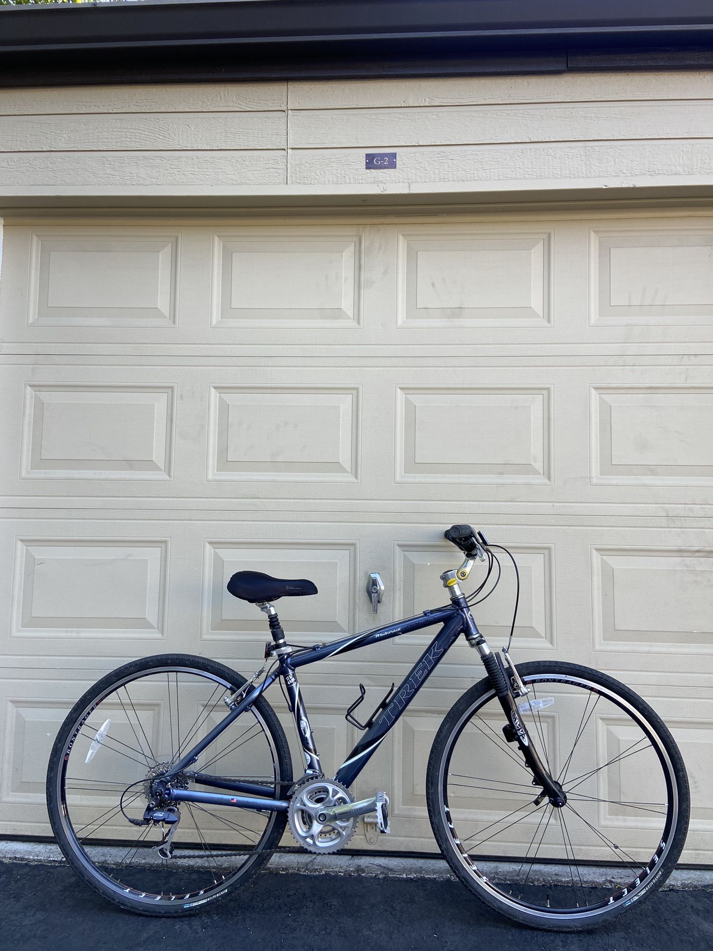 Trek 7500 Multitrack Hybrid Bike – 17.5” Frame – 700c – 21-Speed Bicycle 5’6”-5’10”