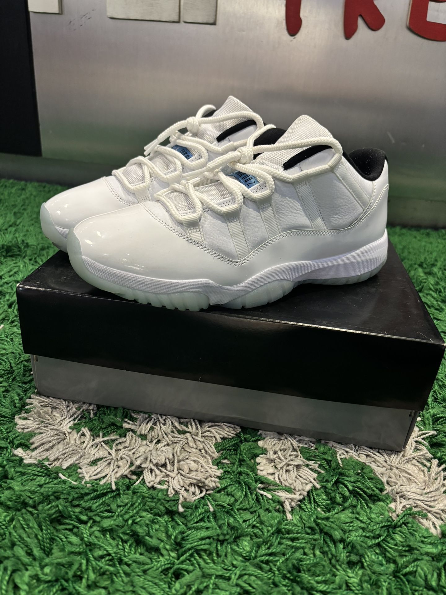 Jordan 11 Legend Blue Lows Size 11 VNDS