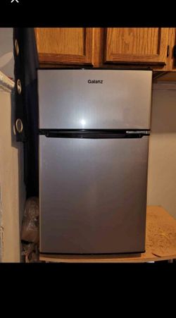 Mini refrigerator for apartment or office