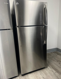 GE Top Freezer Fridge – Stainless, Clean Interior
