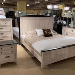 Sawyer Antique White/Brown Panel Bedroom Set

. 3-PIECE (BED, DRESSER, NIGHTSTAND)