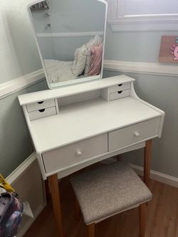 Vanity/Desk with Stool