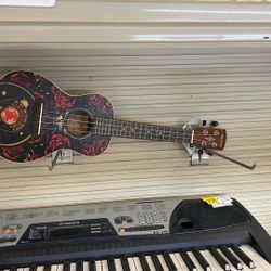 Alvarez ukulele