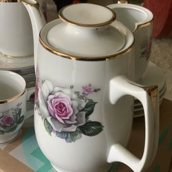 DeHua China Tea Set Rose Pattern Gold Trim 