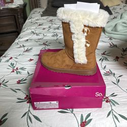 Woman Boots Size 9