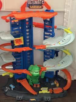 Hot wheels ultimate garage