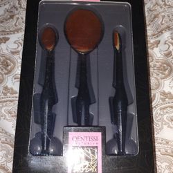 Set Of Makeup Brushes 