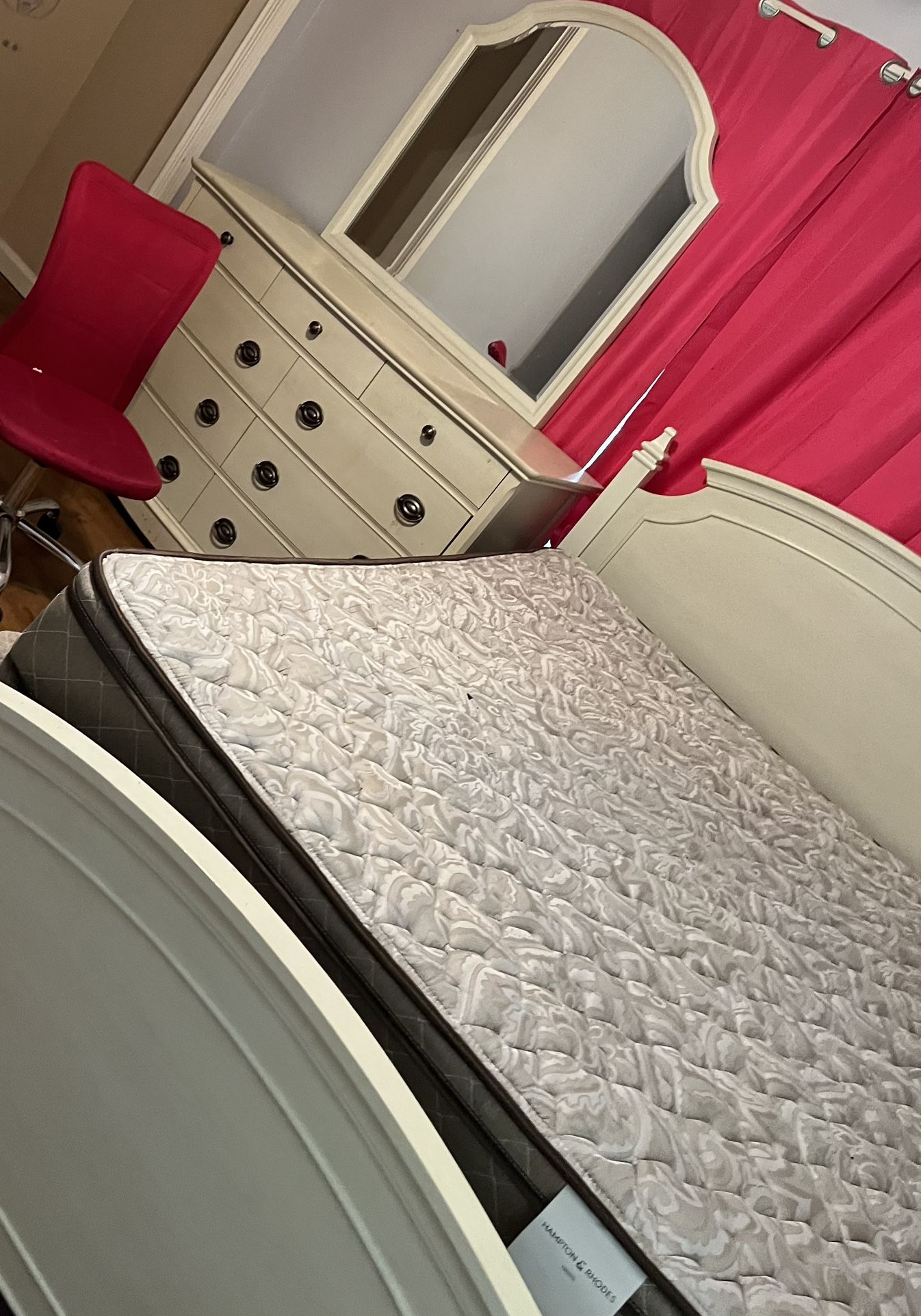 Full Bed And Dresser 