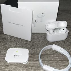 AirPods Pro (2nd generation) with MagSafe Case (USB-C) Earbuds