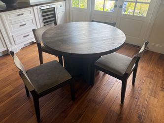 Round dining table with 4 chairs