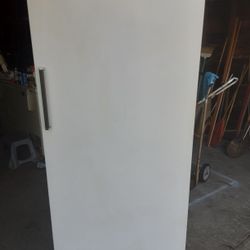 GE 20.7 Cu Ft Stand Up Freezer 
