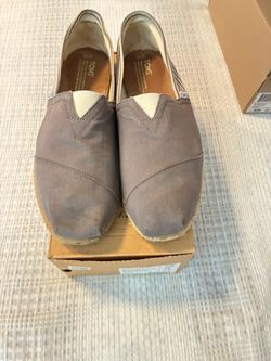 TOMS  CLASSIC MENS SLIP ON - GRAY w/ROPE SOLE - size 13