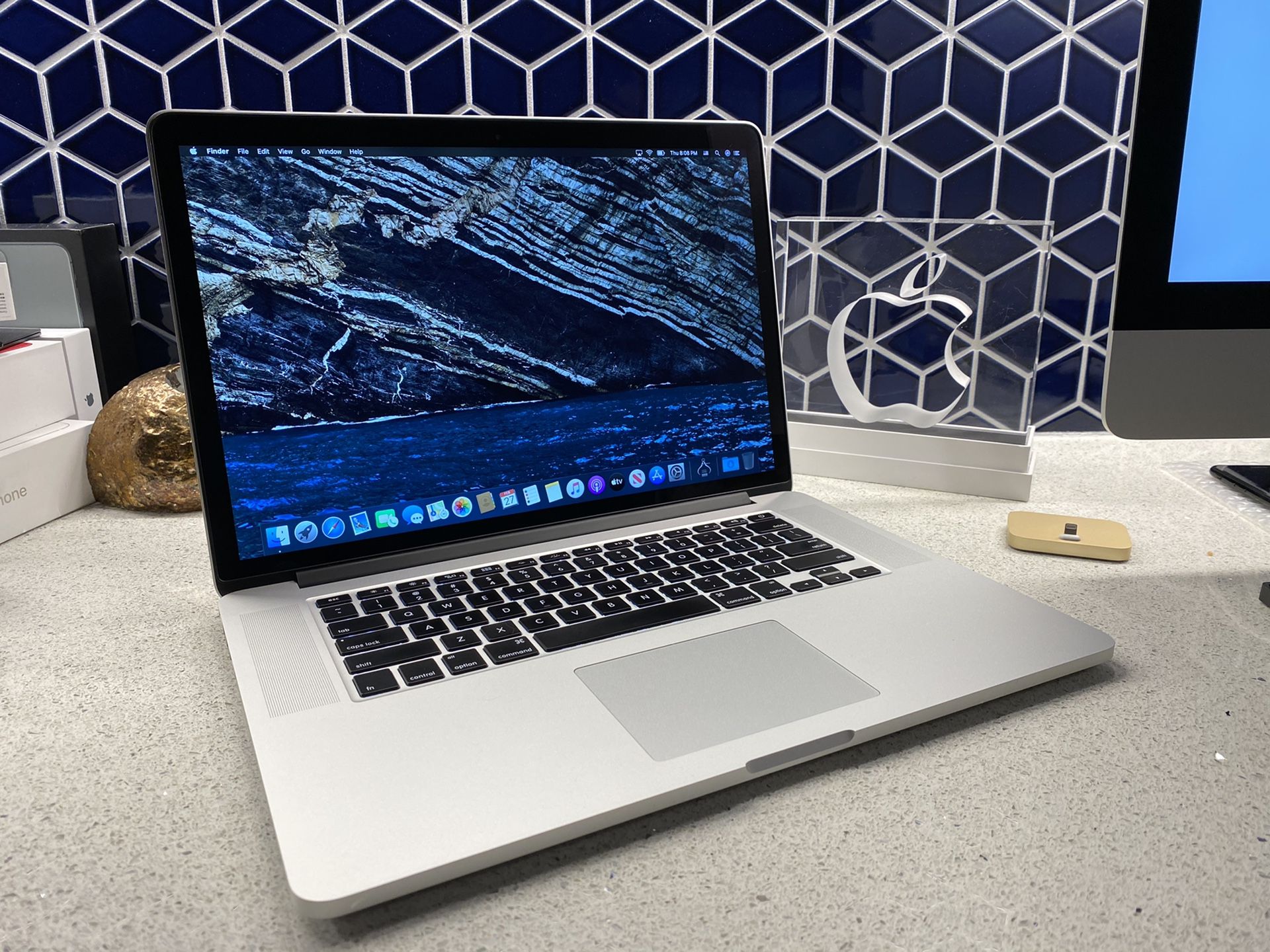 Mid 2014 15” MacBook Pro 2.5GHz i7 16GB Ram 512SSD! Mint condition