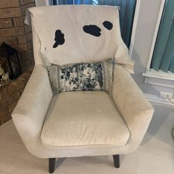 Velvet Accent Chair – Elegant and Comfortable