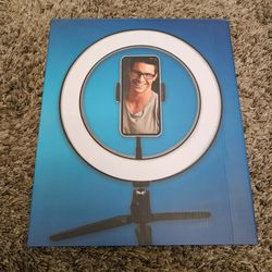 New 10.5'' Tabletop LED Ring Light, Dimmable, Perfect for Vlogging, Streaming, Social Media, Compatible with Most Smartphones, USB Powered

Brand new,