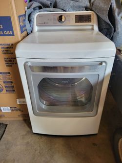 Nice LG gas dryer with steamer.