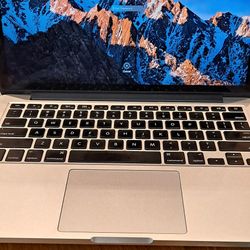 2012 MacBook Pro Loaded With Tons Of Software 