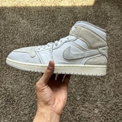 Jordan 1 Mid SE 