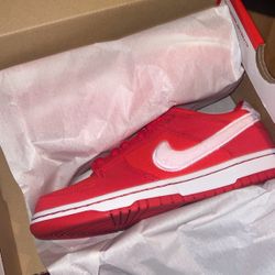 Nike Dunk Low Valentines Day Size 6Y/7.5W