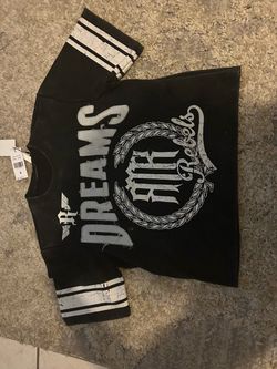 Black Dreams Graphic T-Shirt Size Small