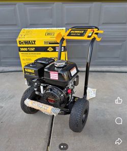 DEWALT 3600 PSI 2.5 GPM Gas Pressure Washer with Honda GX200 Engine