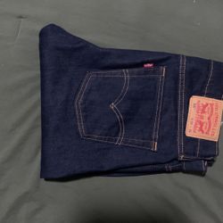 510 Levi’s (Skinny Jeans)