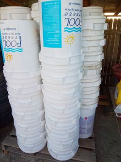 Heavy Duty Plastic Buckets - 7 Gallon