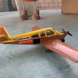 Vintage Dinky Toys Beechcraft Made in England
1950s