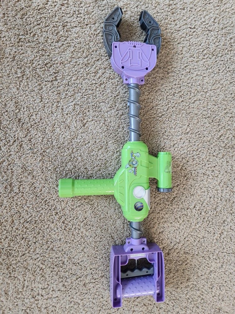 Disney Buzz Lightyear Star Command Claw Grabber Toy