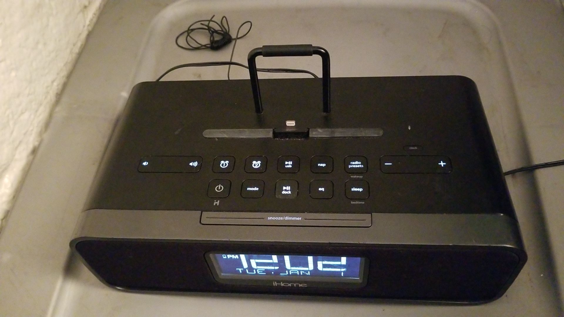 iHome iDL91 Dual Charging Stereo FM Clock Radio with Lightning Dock and USB Charger