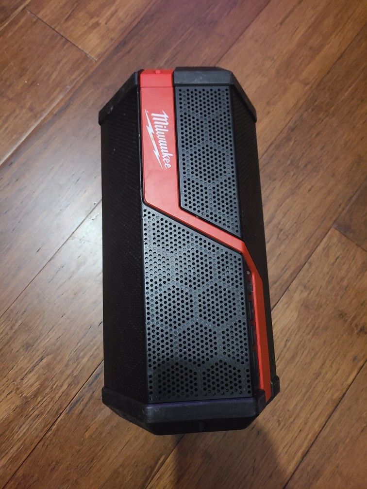 Milwaukee M18 M12 Wireless/wired Speaker