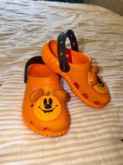 Crocs Disney Mickey Mouse Pumpkin Clogs