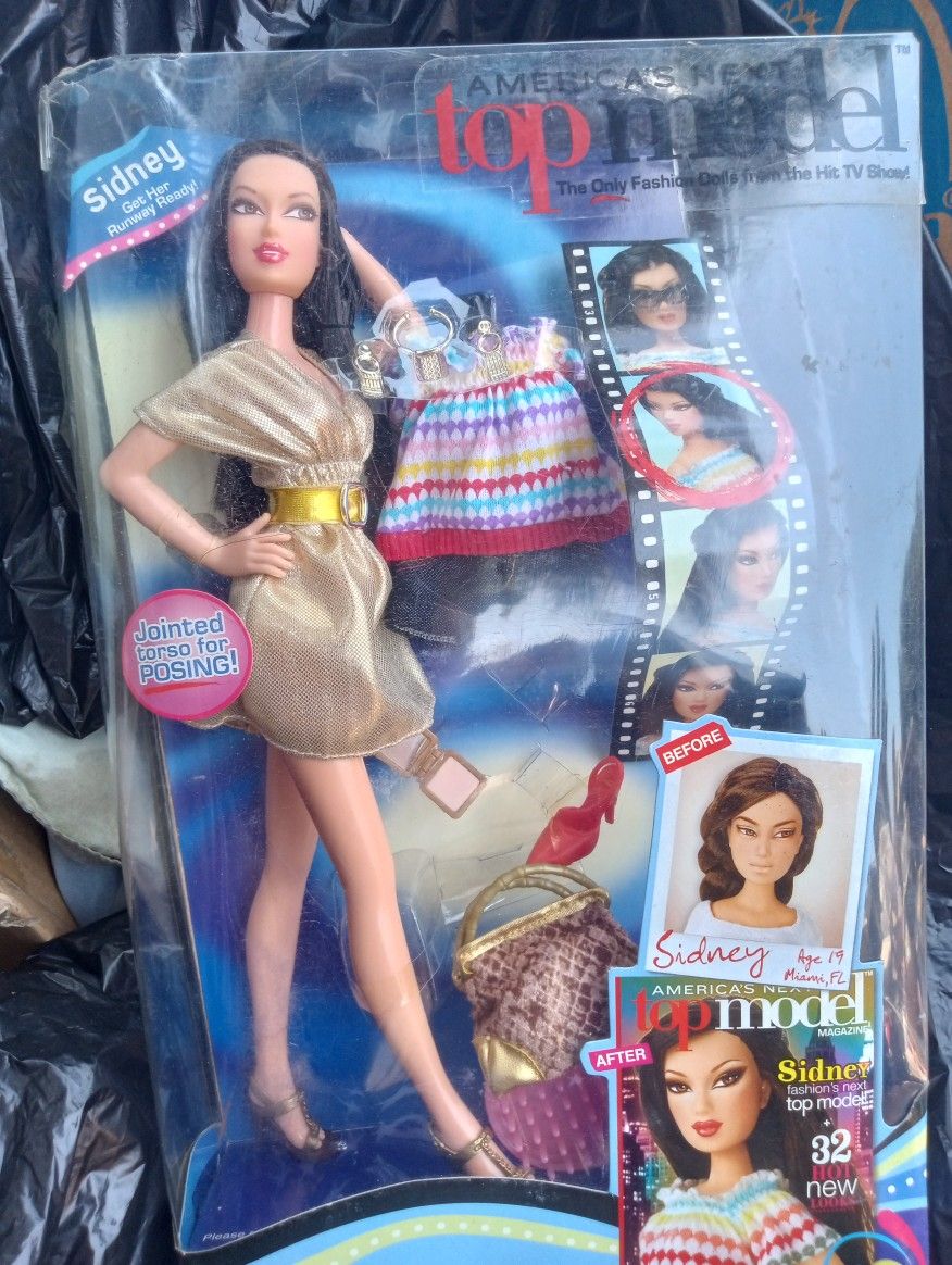 AMERICA'S NEXT TOP MODEL SIDNEY RUNWAY FASHION DOLL