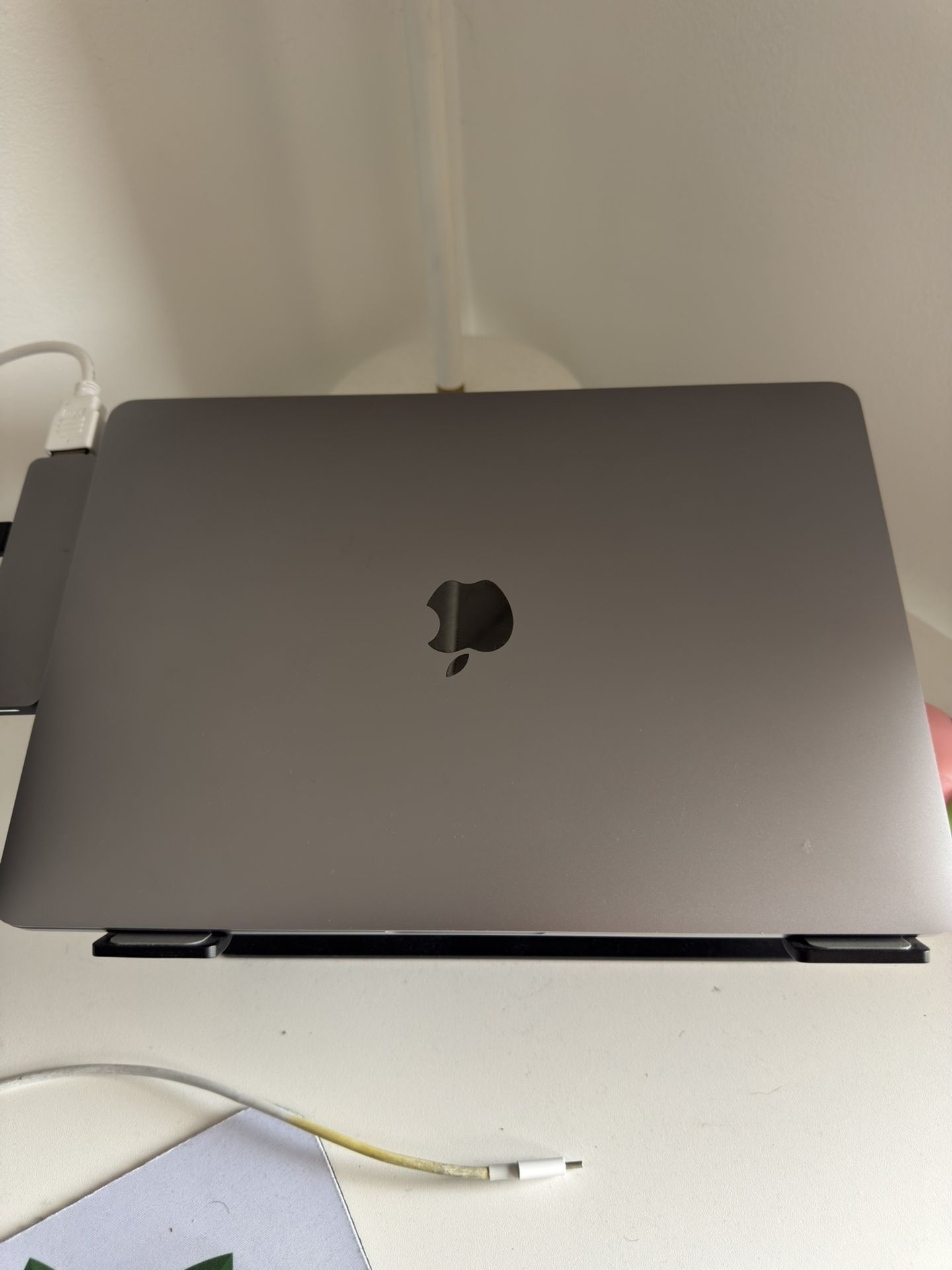 Macbook Pro w/ Touch Bar & Touch ID