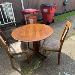 Dining Table With 3 Chairs 