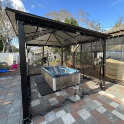 Gazebo & Jacuzzi 