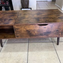 Lift Top Coffee Table (brad new)