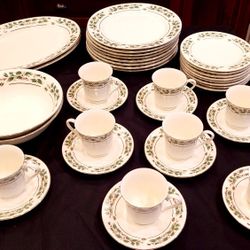 Vintage 40pc  Christmas Dinnerware 