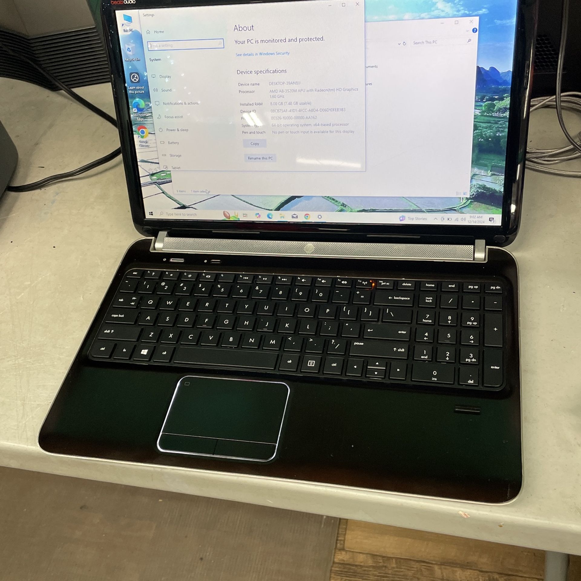 Hp Laptop AMD A8 8gb 240 Ssd Win 10 $220