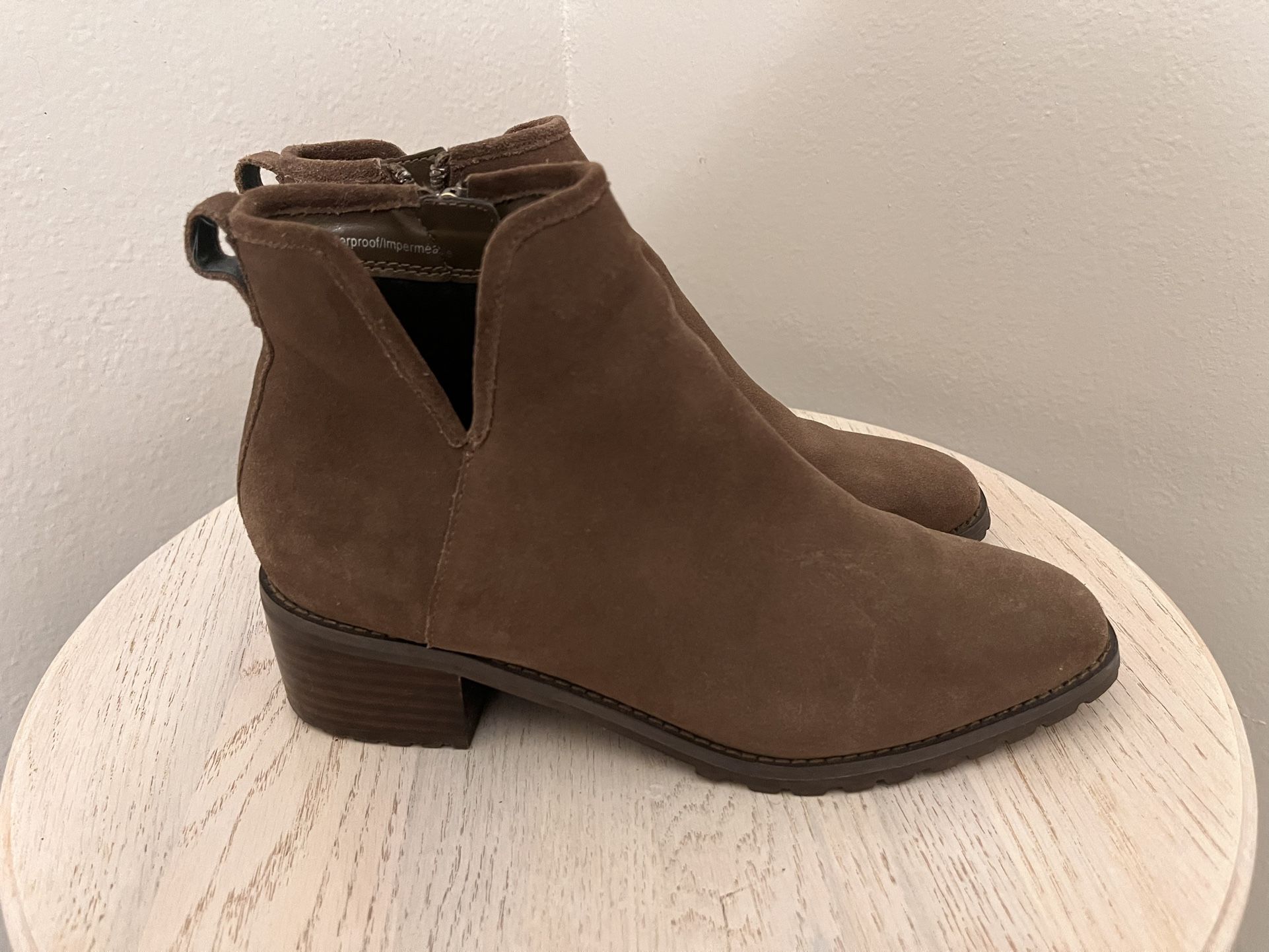 LIKE NEW- Blondo Boots Size 8.5