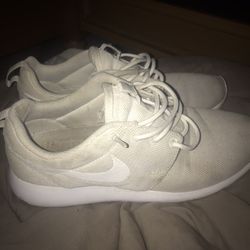 Roshe Runs Sz 10