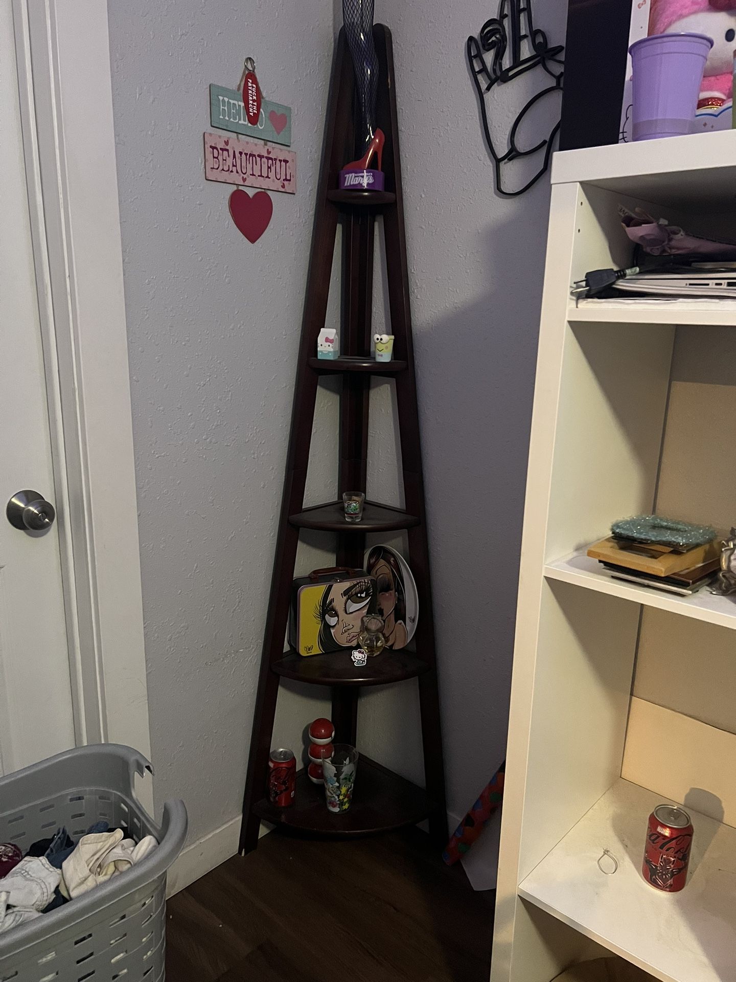 CORNER PYRAMID SHELVING CABINET