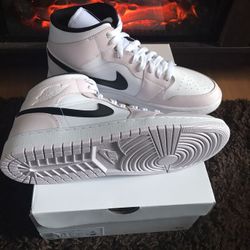 Jordan 1 Mid 