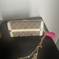 Gucci Wallet On Chain